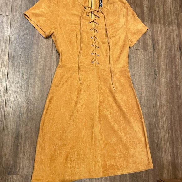 Brand New, woman's Suede Dress, size 4, mustard color, high quality - Picture 2 of 5